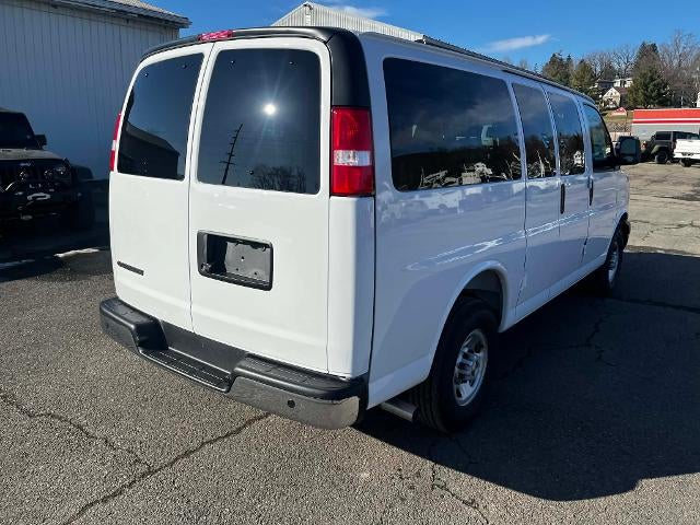 2025 Chevrolet Express Passenger 3500 1LS