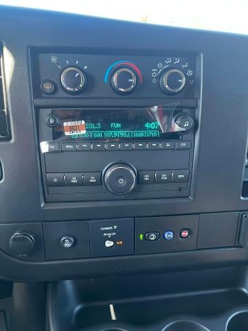 2025 Chevrolet Express Passenger 3500 1LS