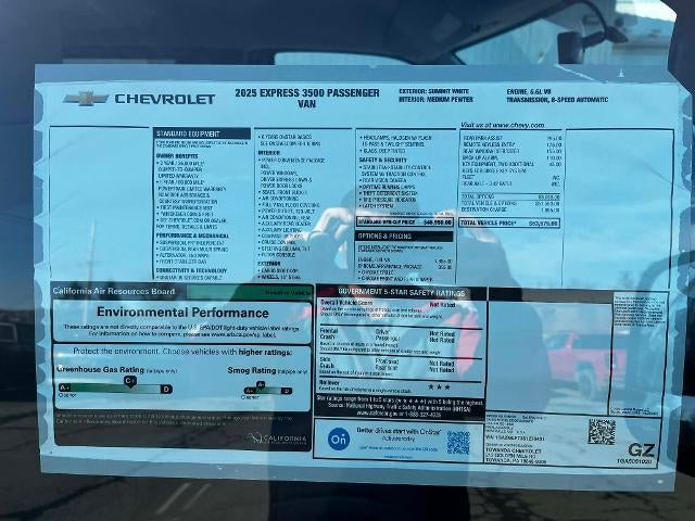 2025 Chevrolet Express Passenger 3500 1LS