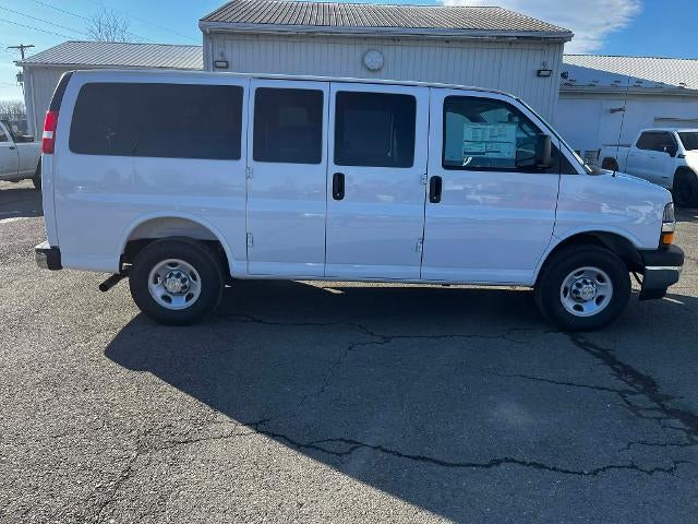 2025 Chevrolet Express Passenger 3500 1LS