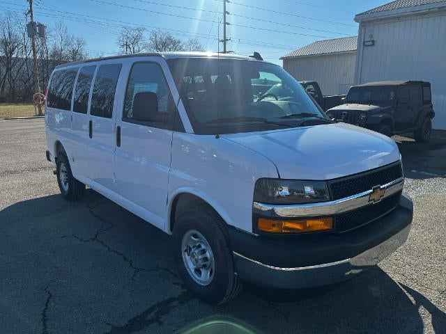 2025 Chevrolet Express Passenger 3500 1LS