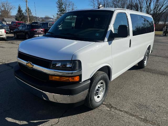 2025 Chevrolet Express Passenger 3500 1LS