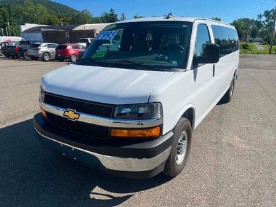 2025 Chevrolet Express Passenger 1LT