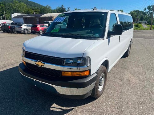 2025 Chevrolet Express Passenger 1LT