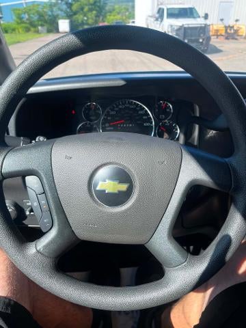 2025 Chevrolet Express Passenger 1LT