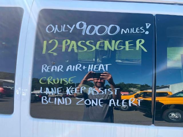 2025 Chevrolet Express Passenger 1LT