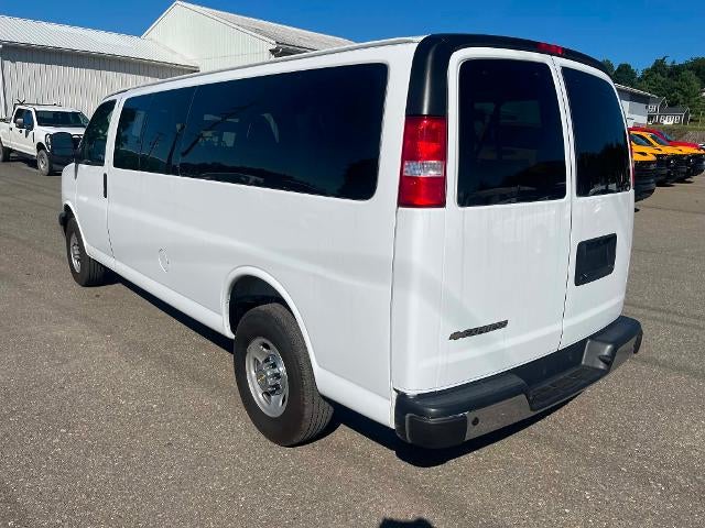 2025 Chevrolet Express Passenger 1LT