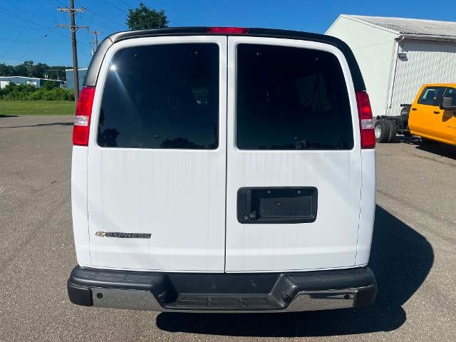2025 Chevrolet Express Passenger 1LT